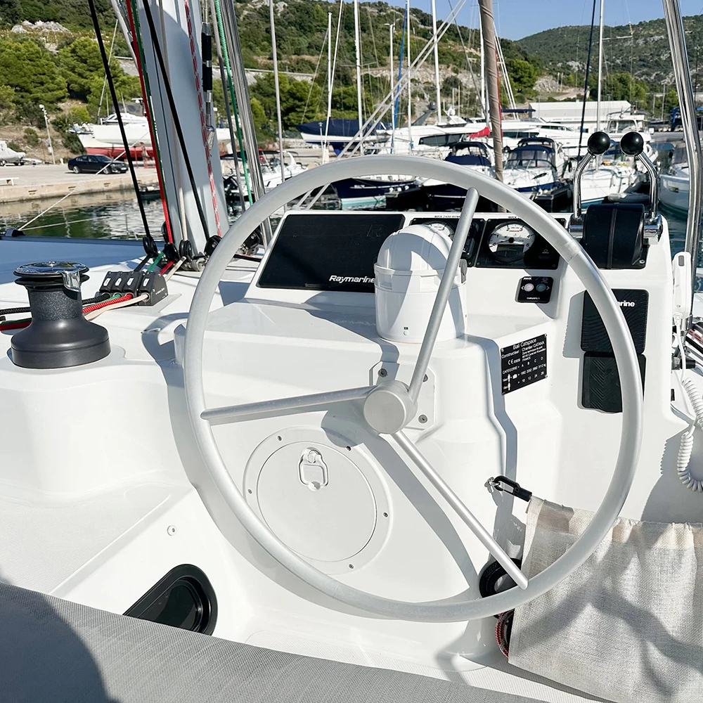 Amon Re Bali Catspace - Q-Yacht main image