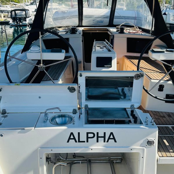 Alpha - Q-Yacht