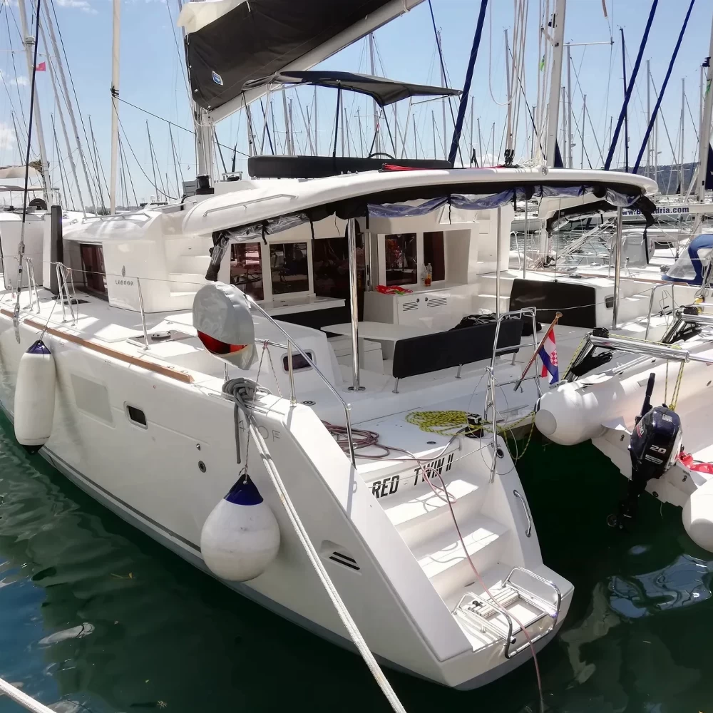 Red Twin II Lagoon 450 F - Q-Yacht main image