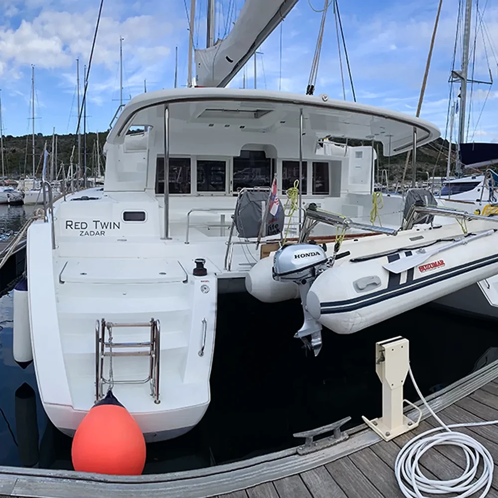 Red Twin I Lagoon 450 F - Q-Yacht main image