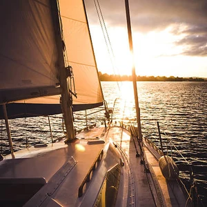 The Magic of Nighttime Sailing: When the Sea Comes Alive After Dark